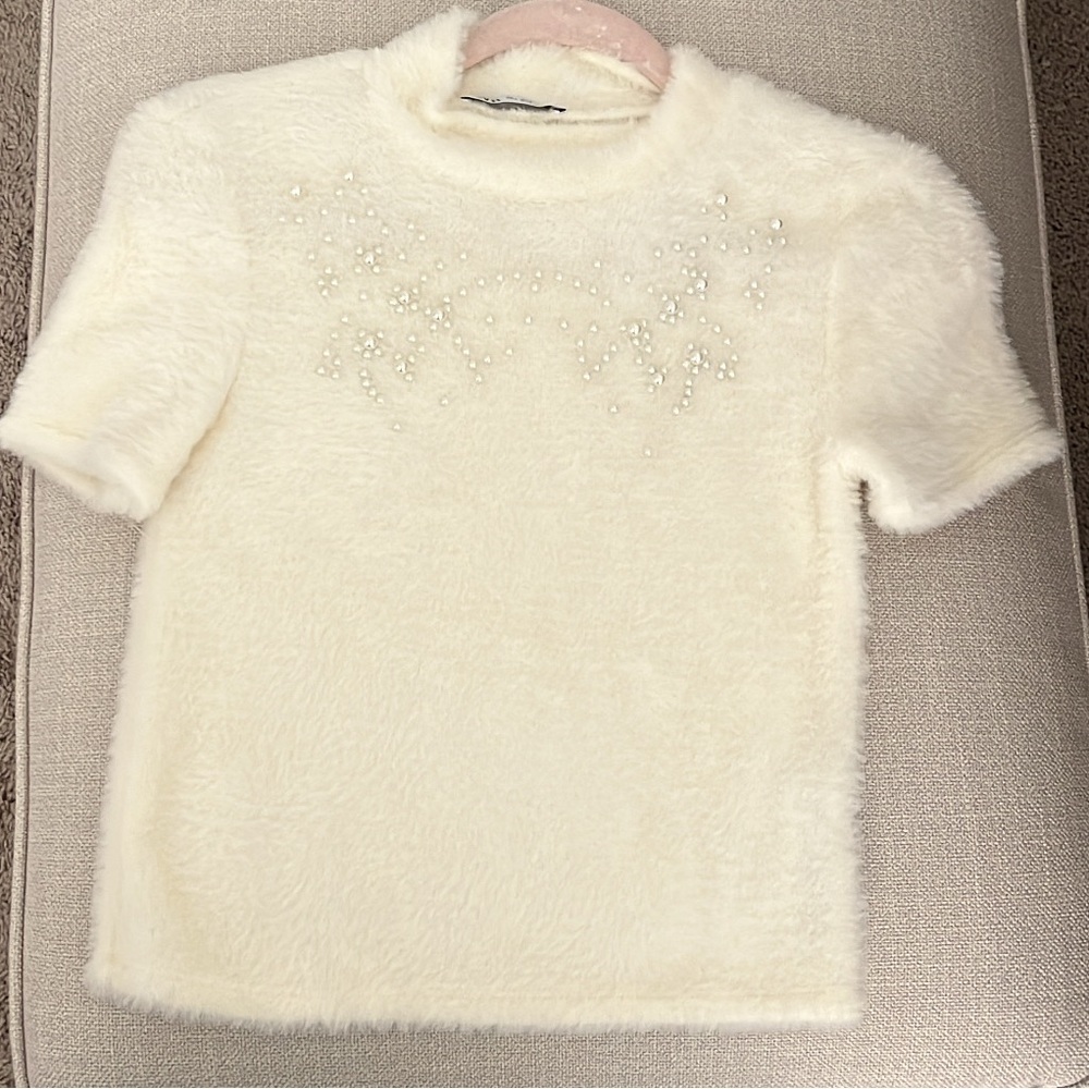 New Zara fuzzy pearl top